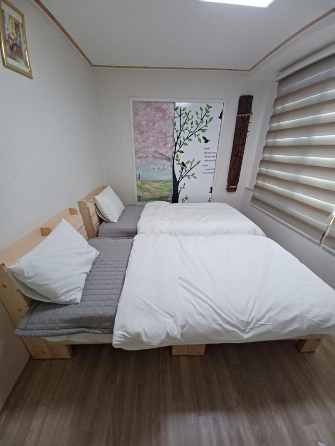 J&J Guesthouse Jeonju Esterno foto