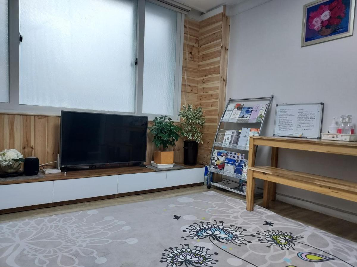 J&J Guesthouse Jeonju Esterno foto